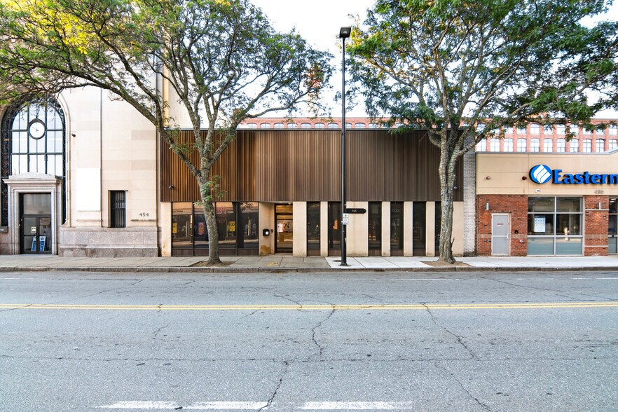 More Photos Of 464 Essex St, Lawrence Office For Lease