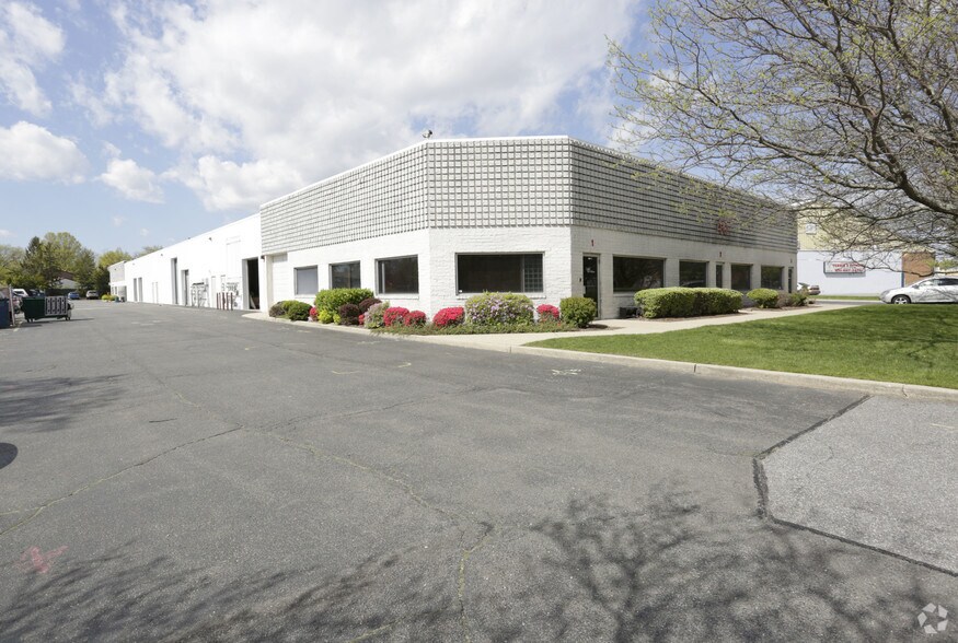 More Photos Of 40 Burt Dr, Deer Park Warehouse For Sale