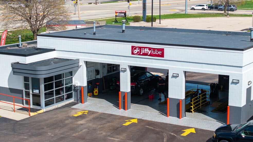 More Photos Of 2306 Humes Rd, Janesville Auto Repair For Sale
