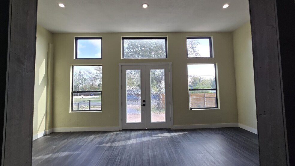 More Photos Of 17621 Stacey Ln, Lago Vista Lodge Meeting Hall For Lease