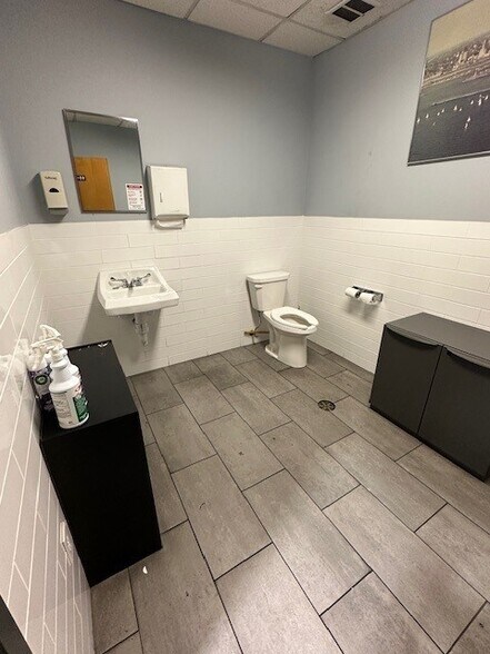 More Photos Of 300 Sonwil Dr, Buffalo Distribution For Lease