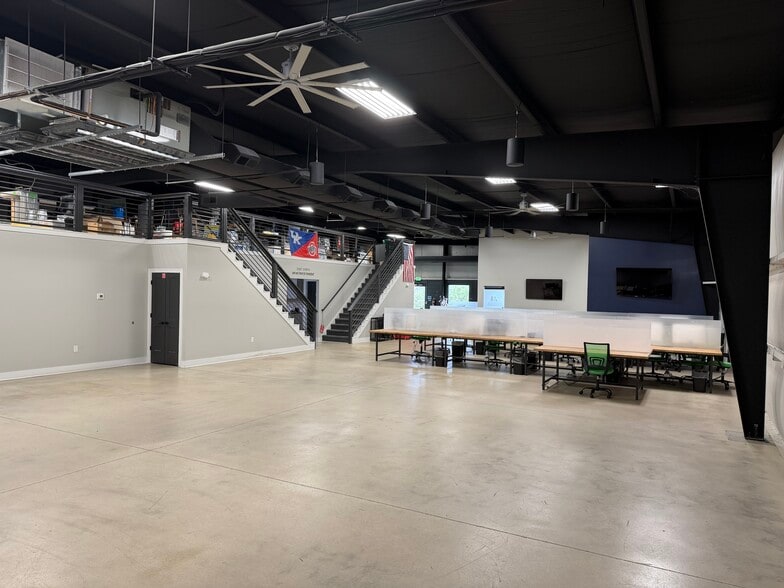 More Photos Of 100 Summer Ct, Georgetown Flex For Sale