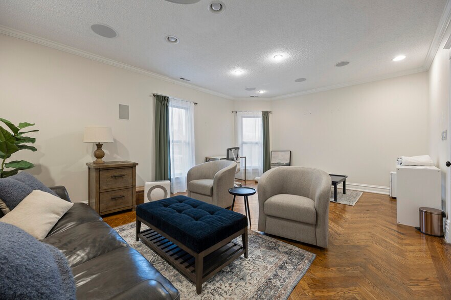 More Photos Of 121 N Washington St, Naperville Medical For Lease