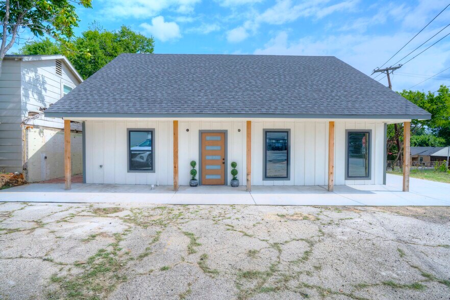 More Photos Of 4700 Barbara Rd, River Oaks Office For Sale