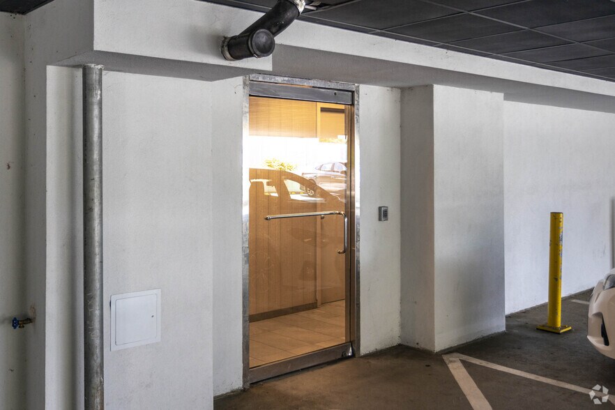 More Photos Of 1165 Northern Blvd, Manhasset Office For Sale