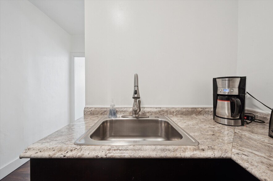 More Photos Of 2404 Saw Mill Run Blvd, Pittsburgh Storefront For Sale