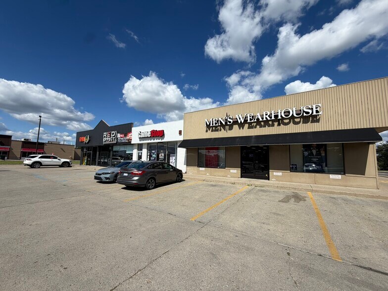 More Photos Of 7040-7060 N Wayne Rd, Westland Freestanding For Sale