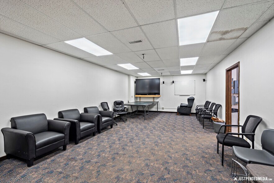 More Photos Of 1950 Gambell St, Anchorage Warehouse For Lease