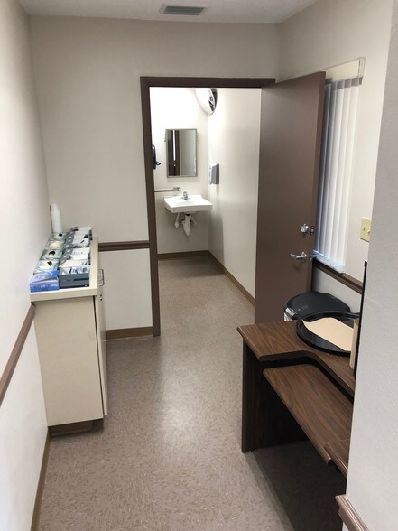 More Photos Of 506-508 Houston Ave NW, Live Oak Office For Sale