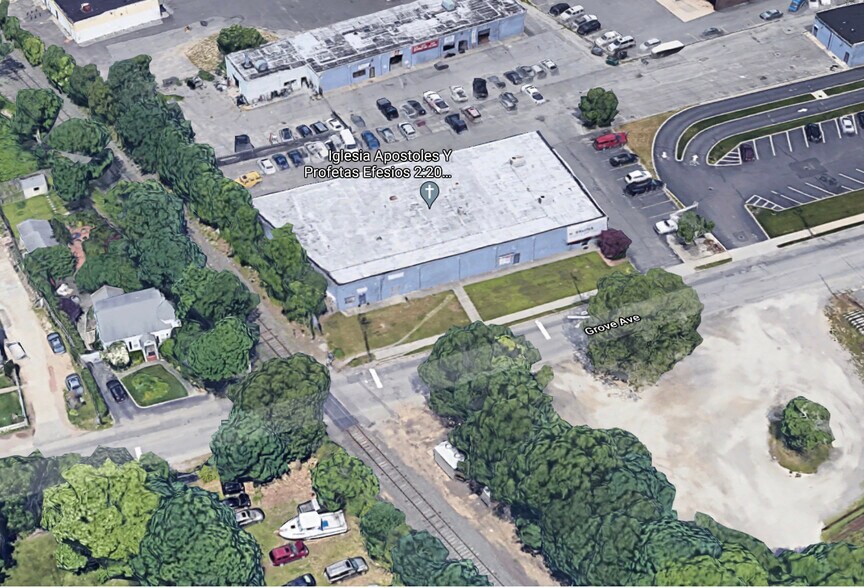 More Photos Of 378 E Main St, Patchogue Warehouse For Lease