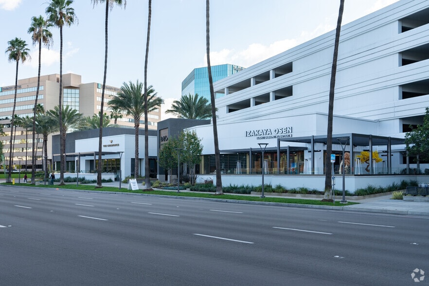 More Photos Of 2000 Main St, Irvine Restaurant For Lease