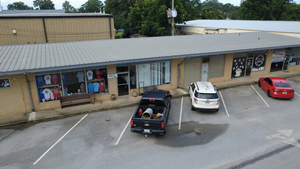 More Photos Of 3873 Commerce st, Jay General Retail For Sale