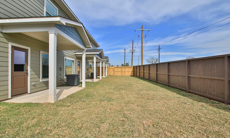 More Photos Of 14010 Longstreet rd, Willis Apartments For Sale