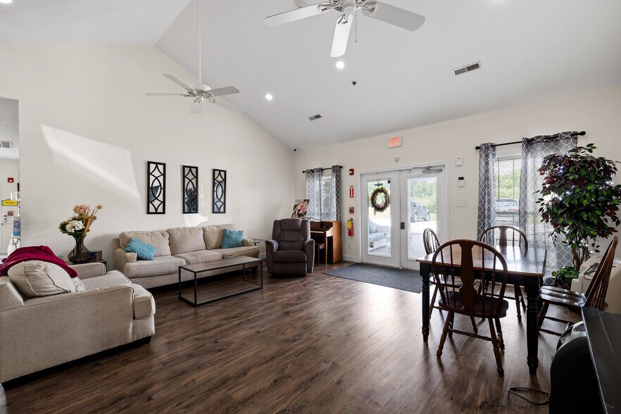 More Photos Of 419 Pin Hook Rd, Spring City Assisted Living For Sale