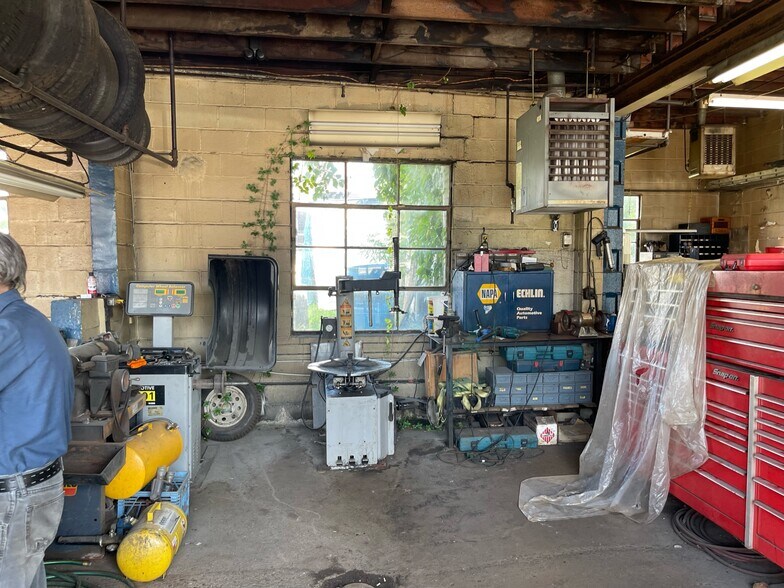 More Photos Of 2400 Ligonier St, Latrobe Auto Repair For Sale