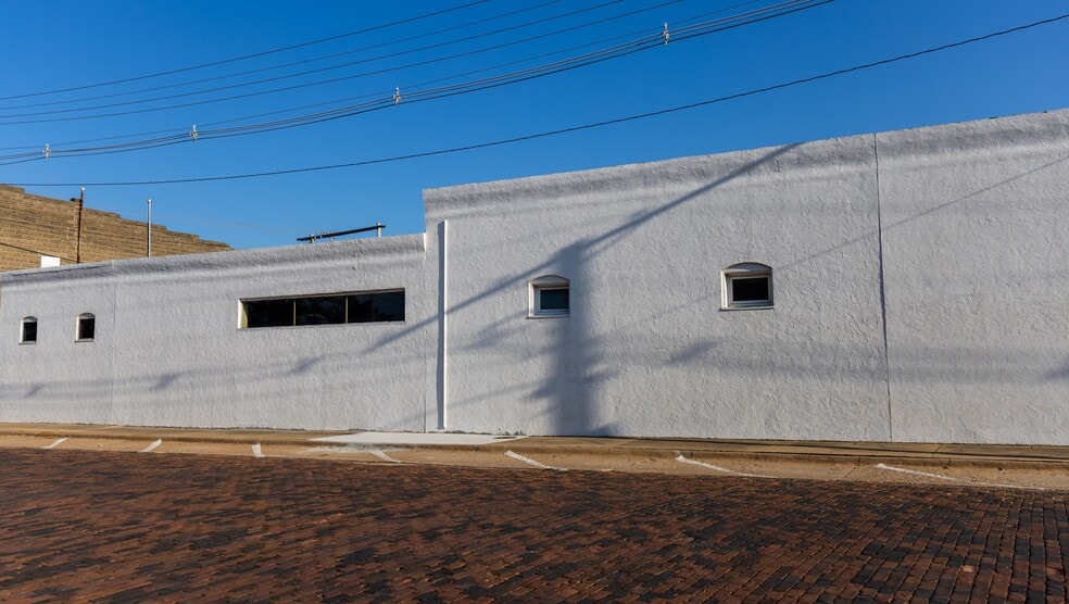 More Photos Of 23 N Main St, Ellinwood Storefront For Sale