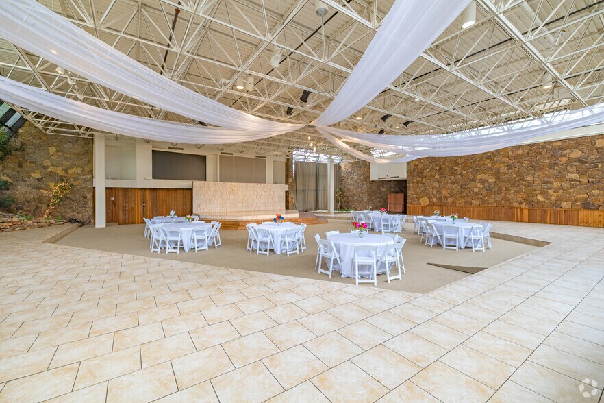 More Photos Of 6009 NW Expressway St, Oklahoma City Specialty For Sale