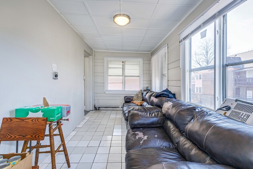 More Photos Of 609-611 N Dale St N, Saint Paul Storefront Retail Residential For Sale