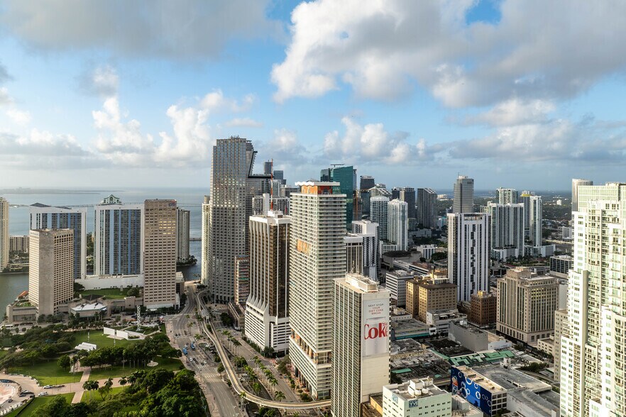 More Photos Of 50 Biscayne Blvd, Miami Apartments For Lease