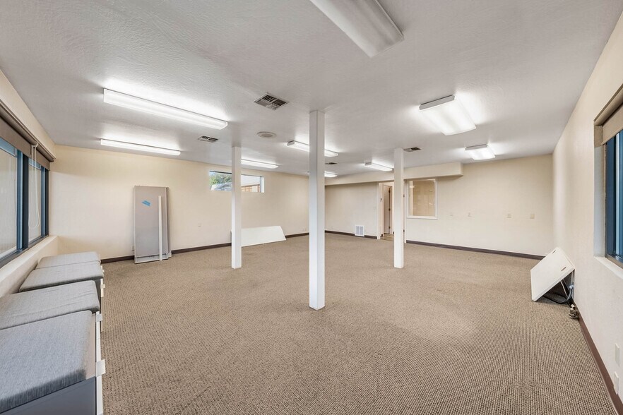 More Photos Of 735 SE 7th St, Grants Pass Office For Sale