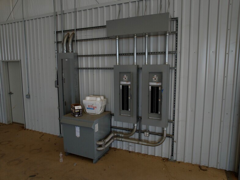 More Photos Of 7836 Old Campbellton Rd, Pleasanton Warehouse For Sale