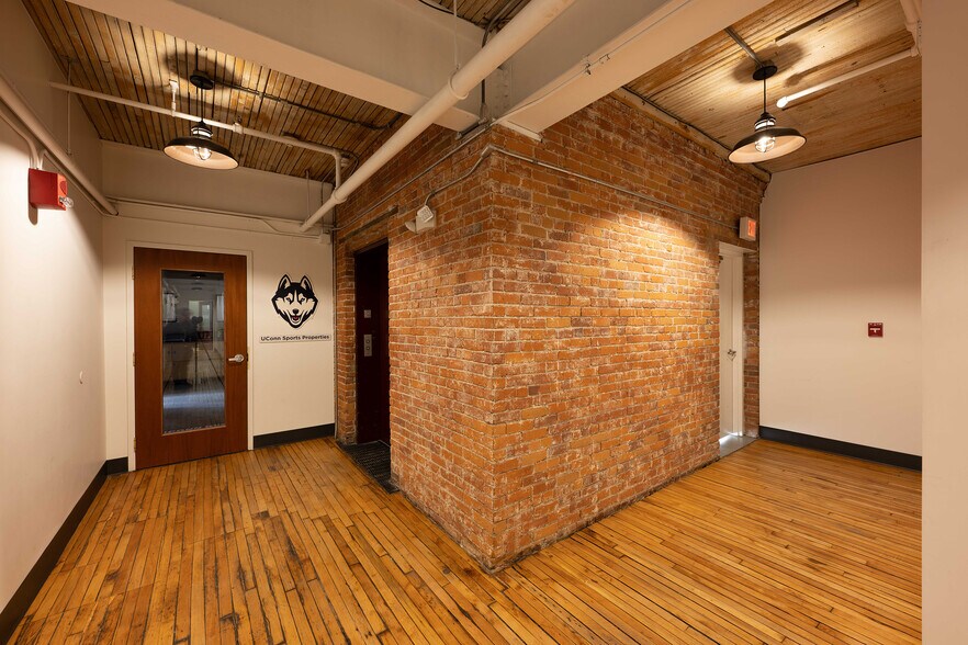 More Photos Of 100 Allyn St, Hartford Office For Lease