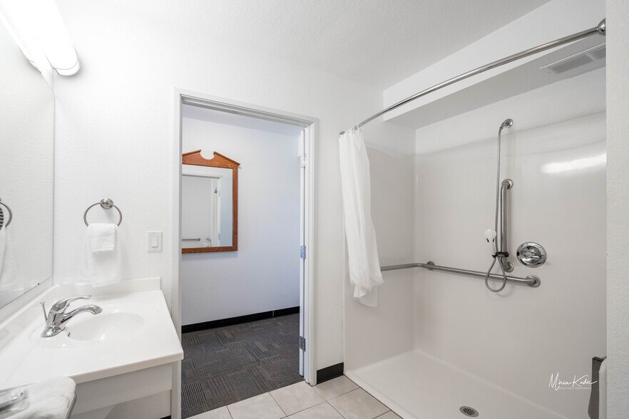 More Photos Of 203 SW 7th St, Stuart Hotel For Sale