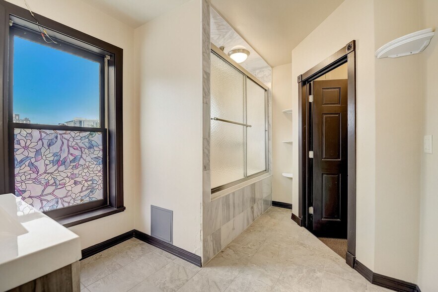 More Photos Of 212 W Gorham St, Madison Storefront Retail Residential For Sale