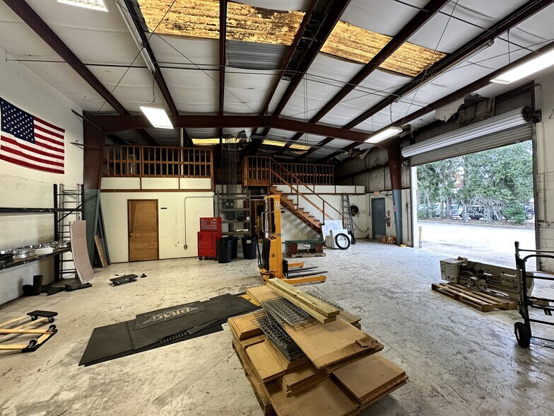 More Photos Of 1074 N Us-1, Ormond Beach Manufacturing For Lease