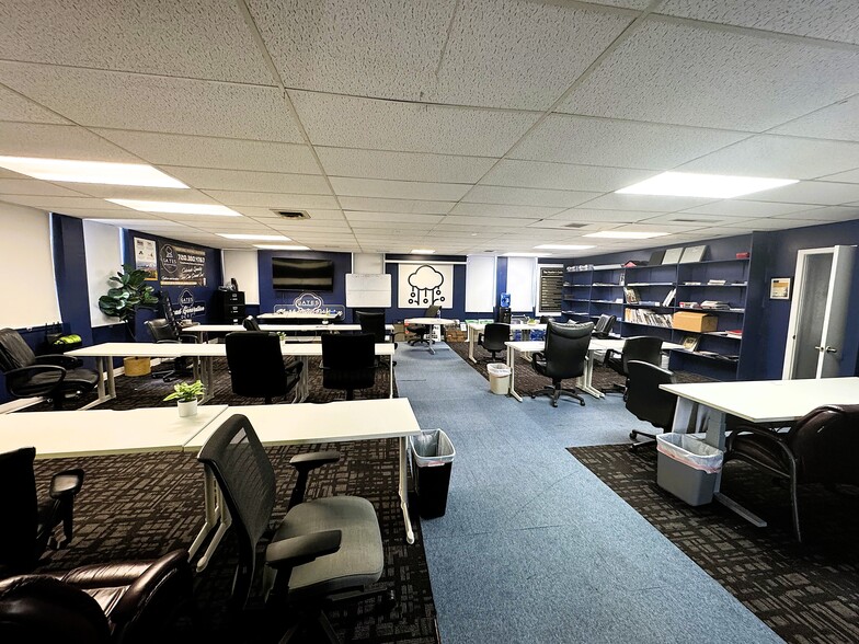 More Photos Of 9580 W 14th Ave, Lakewood Office For Sale