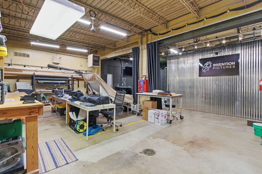 More Photos Of 7731 Traders Ln, Indianapolis Office For Sale