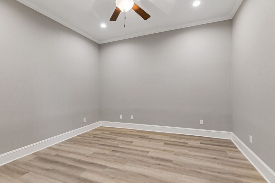 More Photos Of 11607 Spring Cypress Rd, Tomball Office For Sale