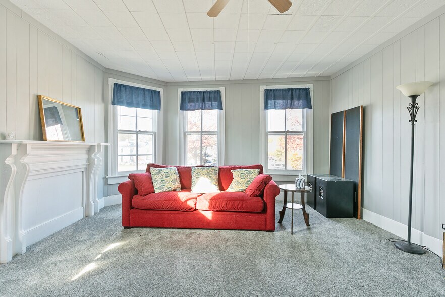 More Photos Of 307 Railroad Ave, Ashland Storefront Retail Residential For Sale