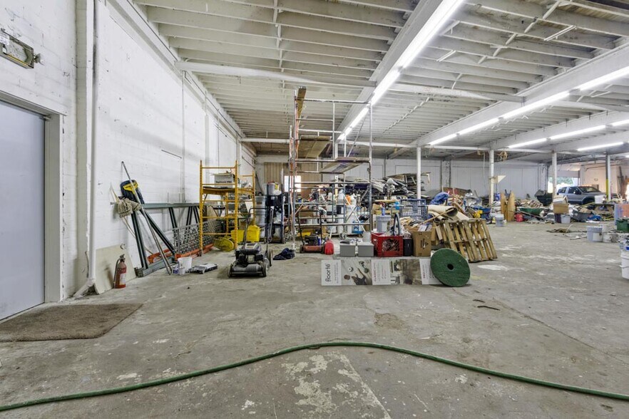 More Photos Of 223 Fearing Blvd, Toledo Freestanding For Lease