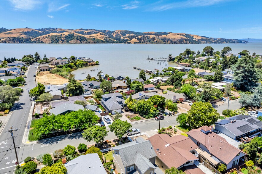 More Photos Of 602 W K St, Benicia Freestanding For Sale