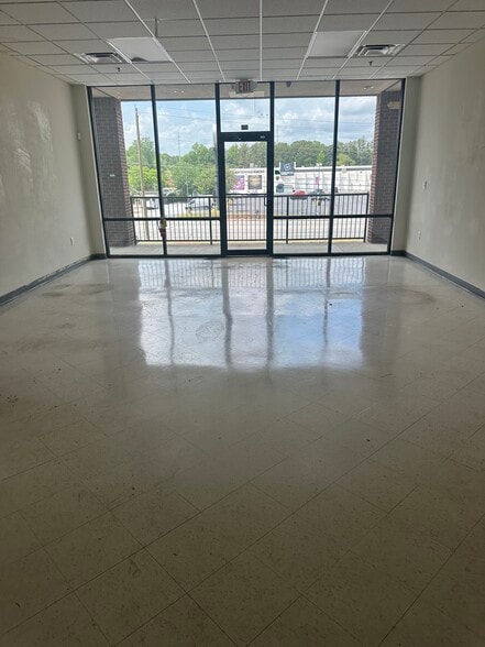 More Photos Of 5677 Buford Hwy NE, Doraville Storefront For Lease