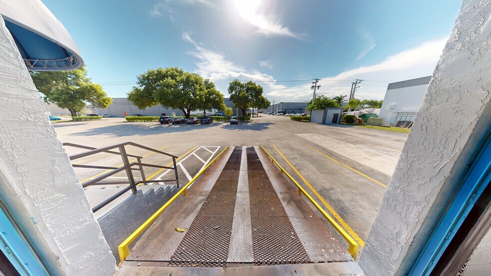 More Photos Of 8007-8115 NW 74th Ave, Miami Warehouse For Lease