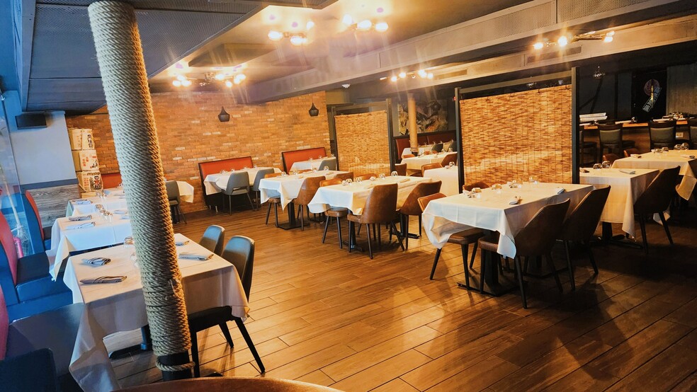 More Photos Of 16-18 W Putnam Ave, Greenwich General Retail For Lease