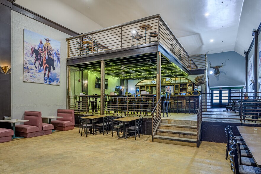 More Photos Of 523 Walnut St, Columbus Storefront Retail Office For Sale