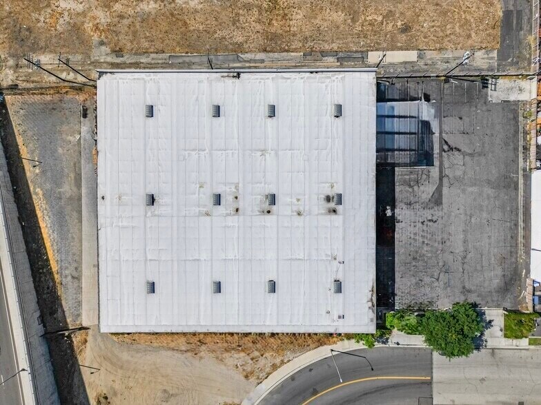 More Photos Of 13360 Molette St, Santa Fe Springs Warehouse For Lease
