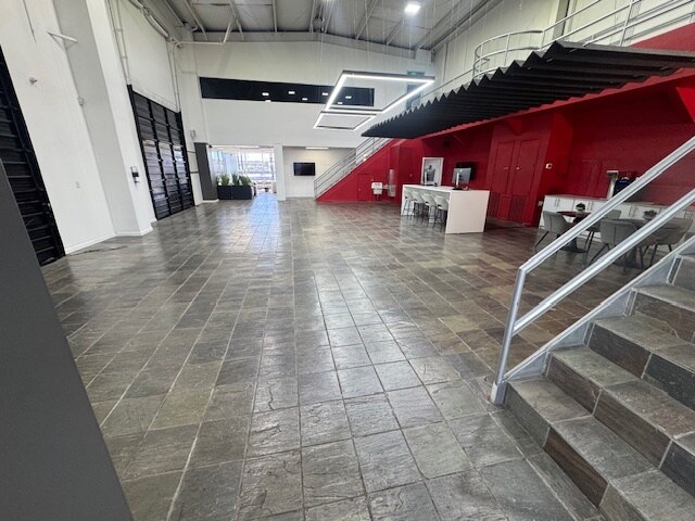 More Photos Of 5712 Southwest Fwy, Houston Auto Dealership For Lease