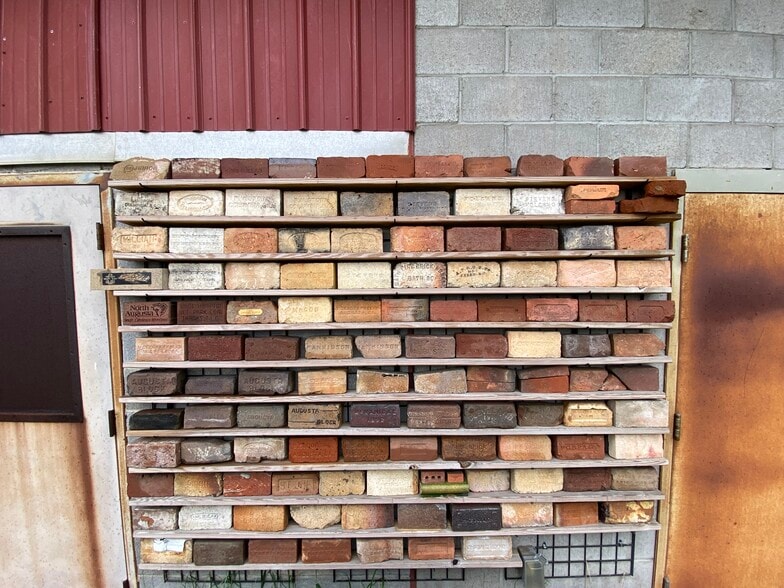 More Photos Of 1227 Gordon Park Rd, Augusta Light Distribution For Sale