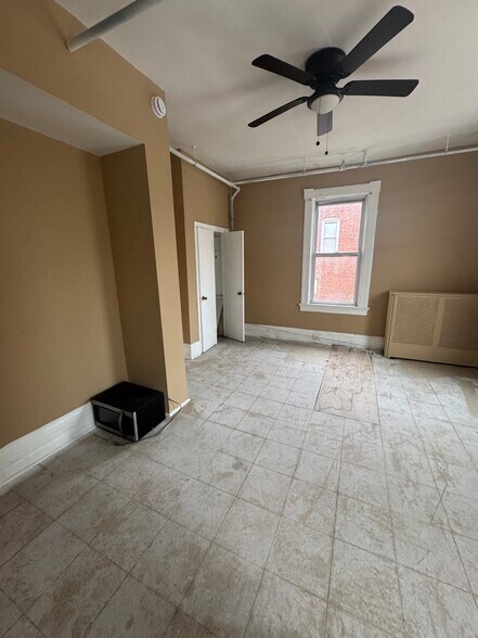 More Photos Of 2449 Shirley Ave, Baltimore Flex For Sale
