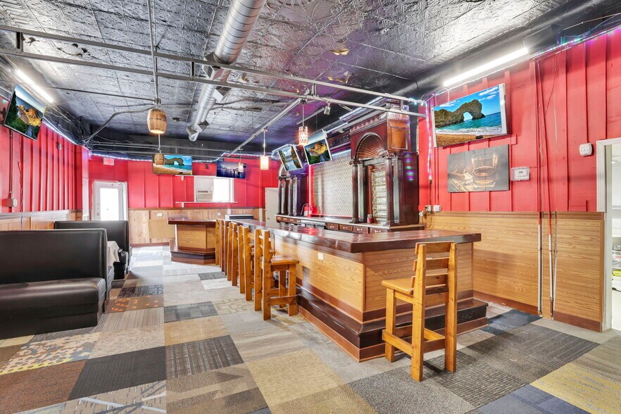 More Photos Of 11472 Broad St SW, Pataskala Bar For Lease
