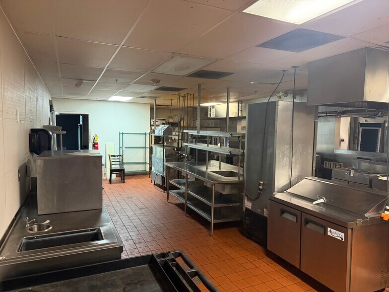 More Photos Of 256 Liberty St, Thomasville Restaurant For Lease