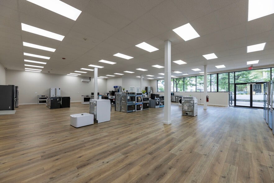 More Photos Of 200 Academy Ave, Providence Drugstore For Sale