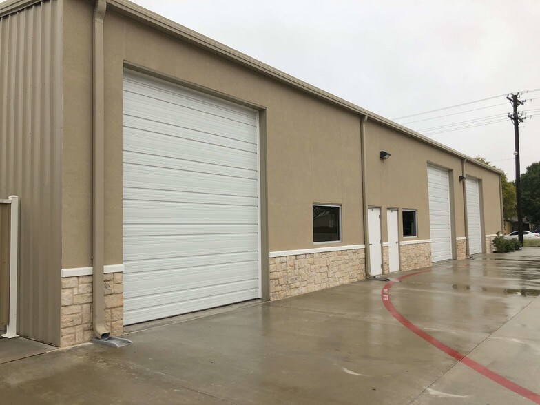 More Photos Of 105 King Rd, Frisco Showroom For Lease
