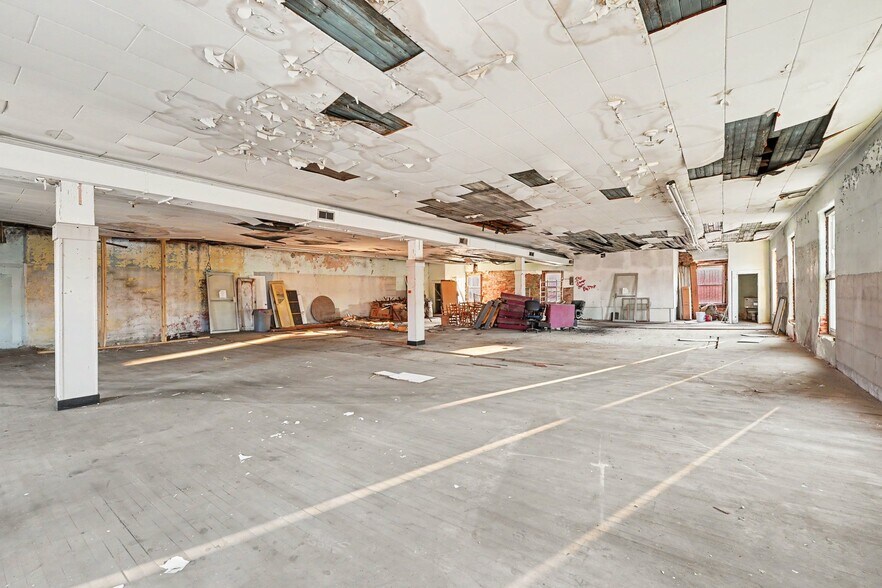 More Photos Of 100 S Market St, Madison Restaurant For Sale