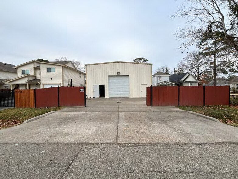 More Photos Of 10107 Goldcrest St, Houston Warehouse For Lease