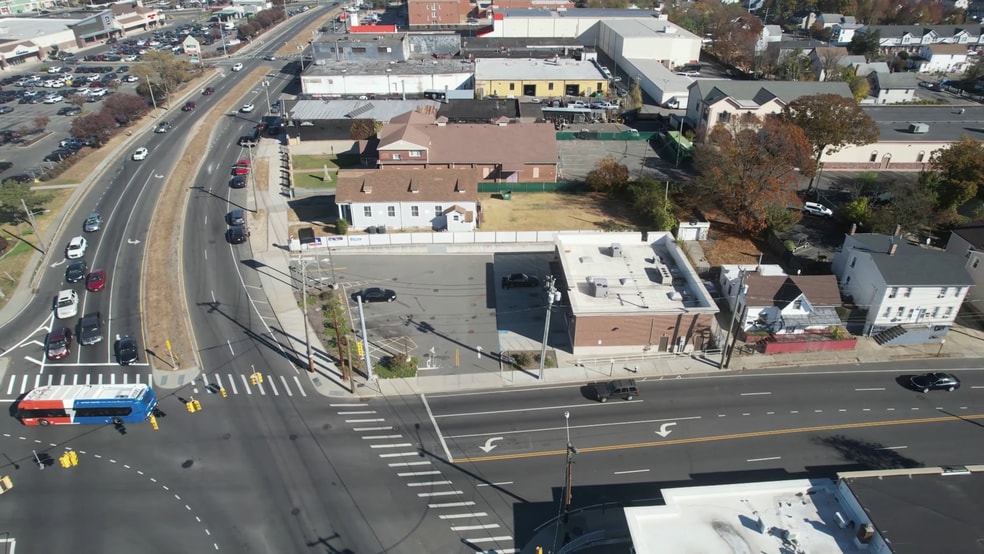 More Photos Of 66 S Franklin St, Hempstead Freestanding For Lease